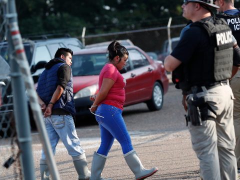 Több száz illegális bevándorlót tartóztattak le az Egyesült Államokban