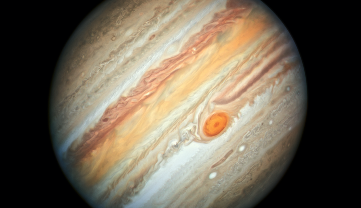 Különleges felvételt küldött a Jupiter Nagy Vörös Foltjáról a Hubble