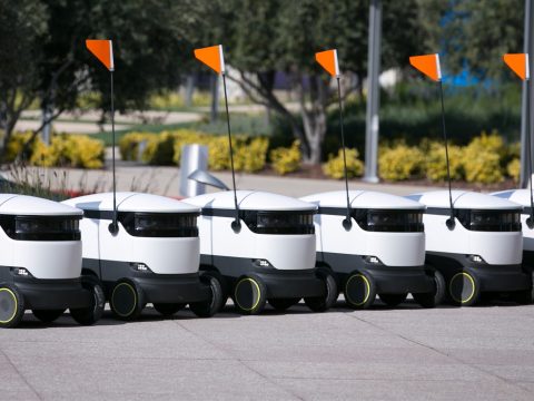 Önjáró robotok szállíthatják ki az ételt az amerikai kollégiumokba