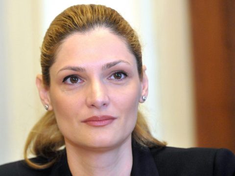 Kilépett az ALDE-ből Ramona Mănescu külügyminiszter