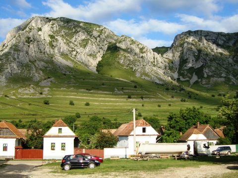 A hegyimentők segítségét kérte Torockó környékén egy kimerült magyar turista