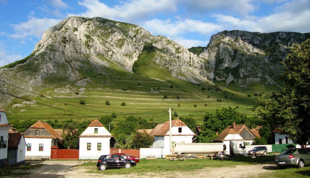 A hegyimentők segítségét kérte Torockó környékén egy kimerült magyar turista