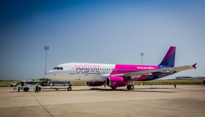 A Wizz Air 100 ezer ingyen repülőjeggyel segíti az ukrán menekülteket