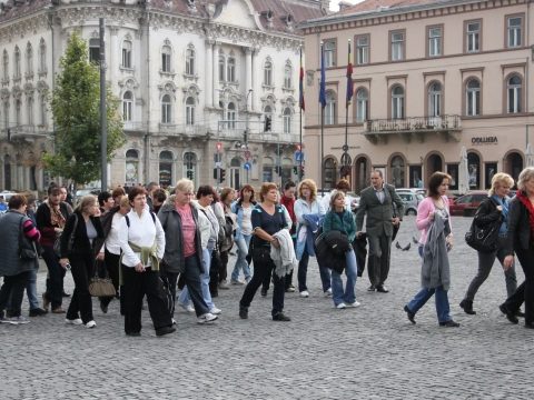 Több mint kétezer lejt költöttek fejenként a turisták Romániában