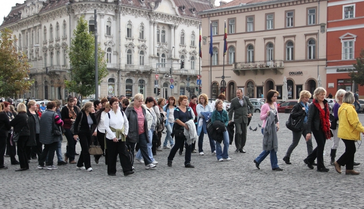 Több mint kétezer lejt költöttek fejenként a turisták Romániában