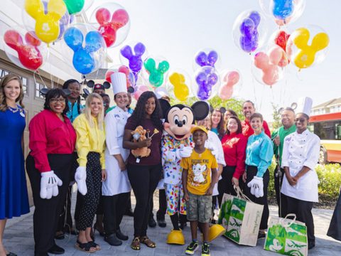 A  Disneylandre gyűjtött zsebpénzét a hurrikán károsultjainak adta egy kisfiú