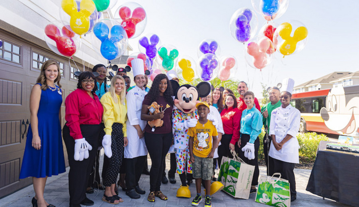 A  Disneylandre gyűjtött zsebpénzét a hurrikán károsultjainak adta egy kisfiú