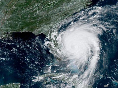Példátlan áradásokkal csaphat le a Dorian hurrikán az amerikai keleti partokon