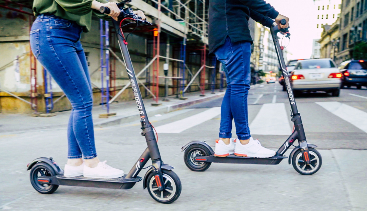 Az elektromos rollerek használatát szabályozó rendeletet hozott a kormány