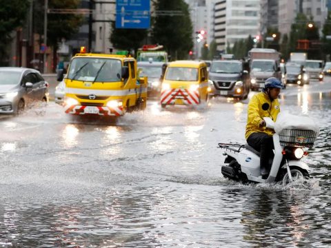 Tájfun csapott le Tokió környékére, milliók maradtak áram nélkül