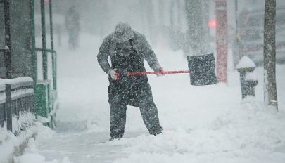 Másodfokú, havazásra és hóviharra vonatkozó riasztást adtak ki 12 megyére