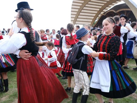 Negyvenöt erdélyi hivatásos néptáncos képzését kezdi meg a Magyar Táncművészeti Egyetem