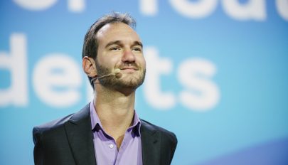 Megtöltötte a sepsiszentgyörgyi sportcsarnokot Nick Vujicic motivációs tréner