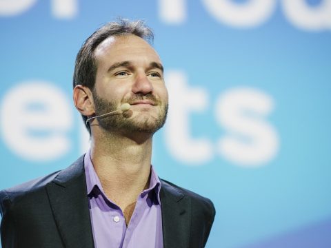 Megtöltötte a sepsiszentgyörgyi sportcsarnokot Nick Vujicic motivációs tréner