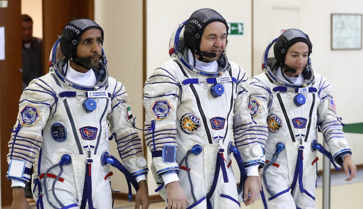 Fegyvert kapnak az orosz űrhajósok