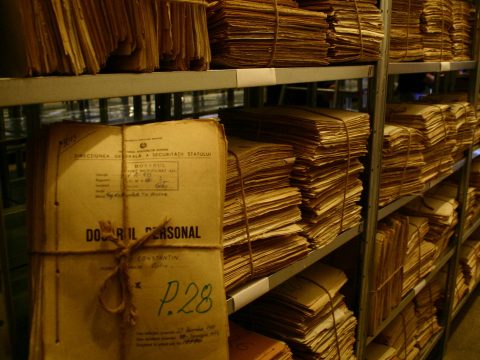 A SRI dokumentomok millióit adja át a CNSAS-nak az egykori Szekuritáté irattárából