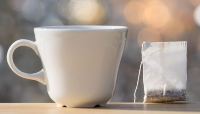 Mikroműanyagok milliárdjai jutnak a csészénkbe a műanyag teafilterekből