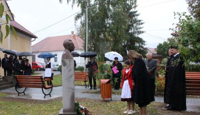 Imreh István-szobrot avattak Bodokon