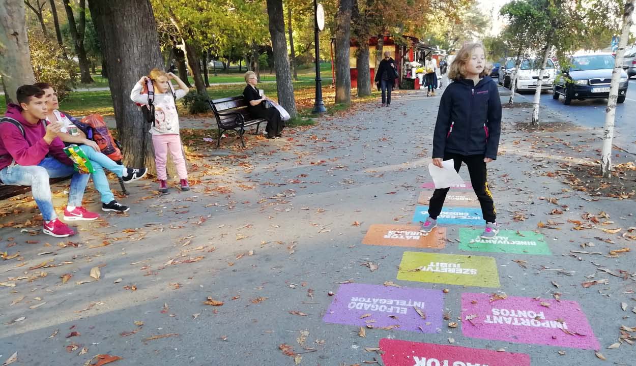 Hogy ne unatkozzunk a buszmegállókban