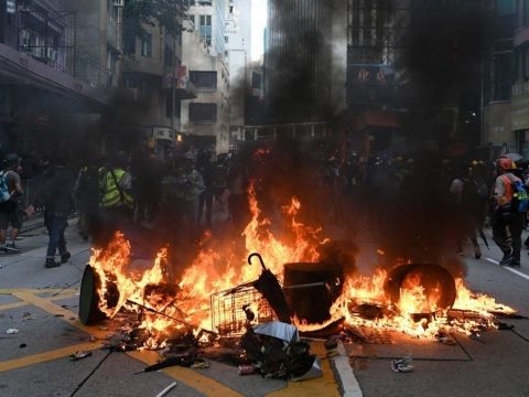Csatamezővé vált Hongkong