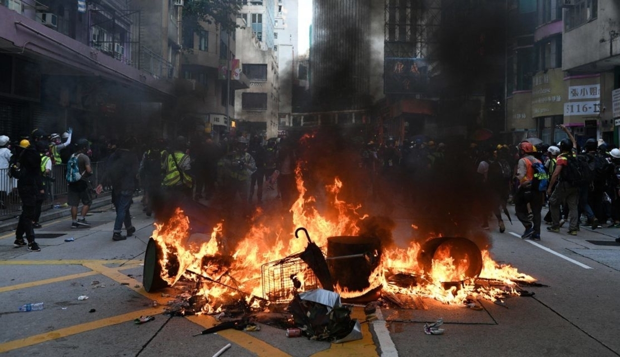 Csatamezővé vált Hongkong