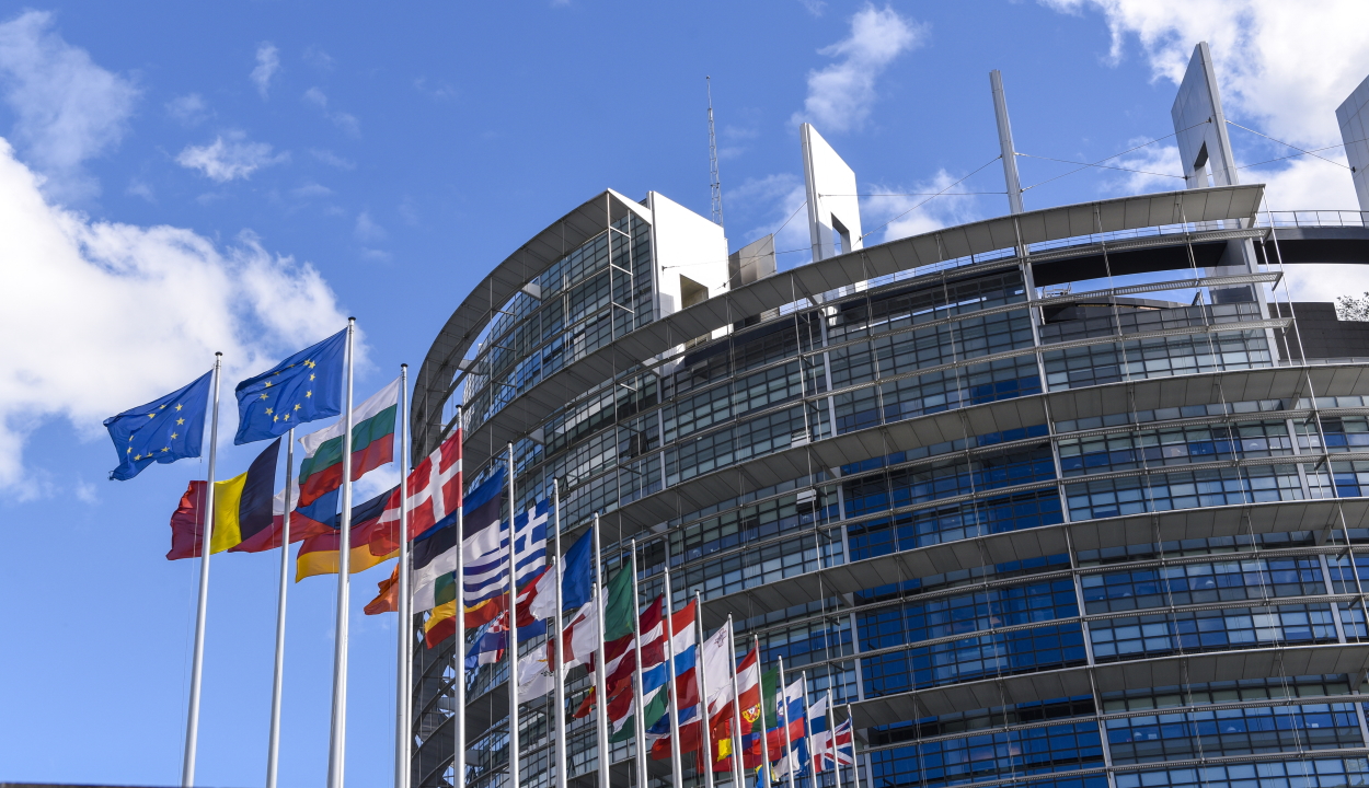 Az EP szerint hiba, hogy nem kezdődnek csatlakozási tárgyalások Albániával és Észak-Macedóniával
