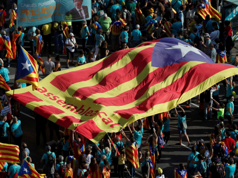 Kilenc katalán függetlenségi vezetőt ítéltek el zendülés miatt