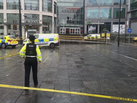 FRISSÍTVE: A végleges adatok szerint öten sebesültek meg a manchesteri késeléses incidensben