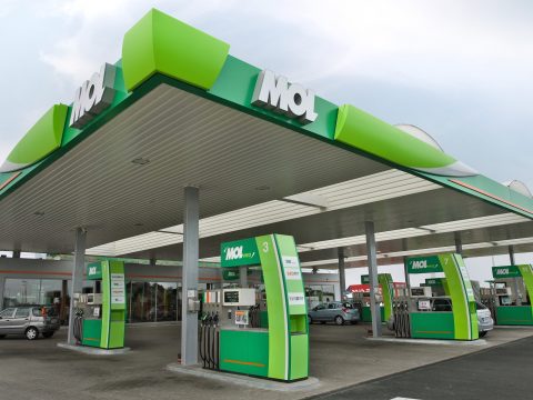 A Mol két új töltőállomást nyitott az A2-es autópályán
