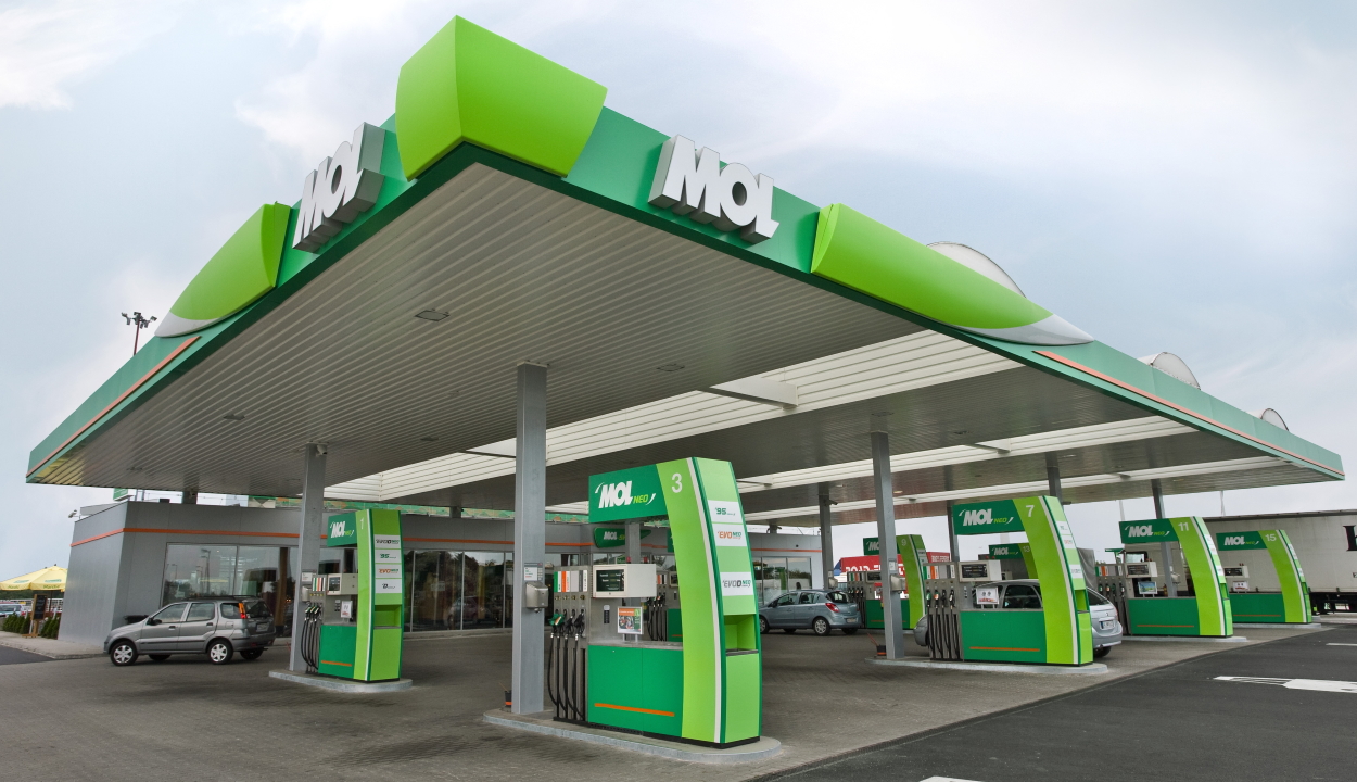 A Mol két új töltőállomást nyitott az A2-es autópályán