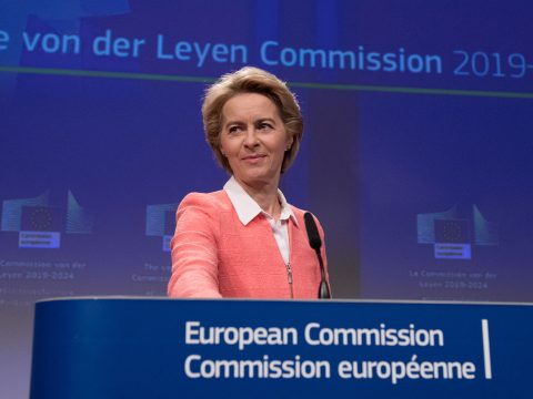 Von der Leyen: az EU 25 milliárd eurós befektetési alapot hoz létre a gazdasági károk enyhítésére