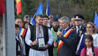 Úzvölgyi román megemlékezés: kitüntették a júniusi temetőfoglalókat