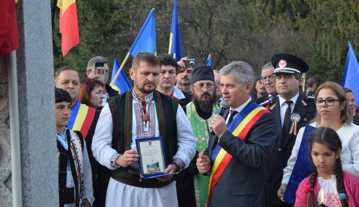 Úzvölgyi román megemlékezés: kitüntették a júniusi temetőfoglalókat