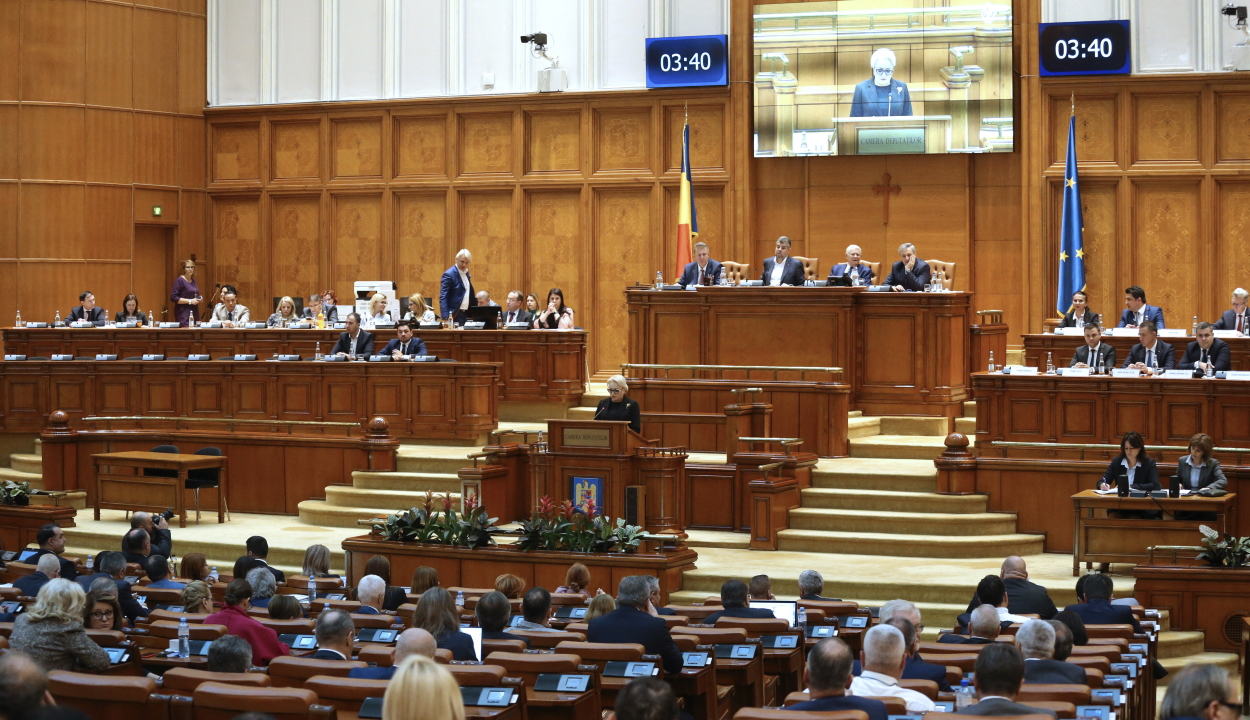 Elkezdődött a bizalmatlansági indítvány parlamenti vitája