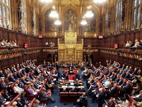 Hivatalosan is feloszlott a brit parlament