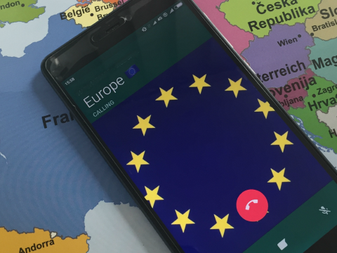 Az EU további tíz évvel meghosszabbítja az uniós roaming-díjakra vonatkozó szabályokat