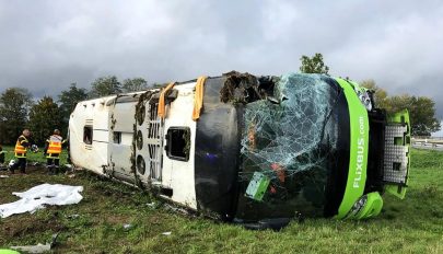 Harminchárman sérültek meg egy franciaországi buszbalesetben, köztük két román állampolgár