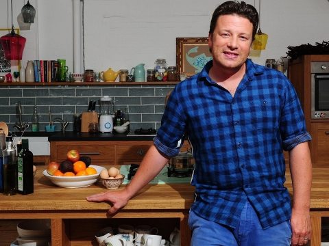 Az otthoni csőd ellenére terjeszkedik Jamie Oliver