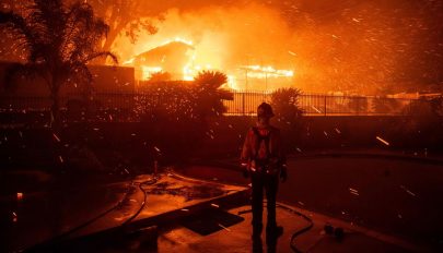 Kaliforniában újabb helyeken lobbantak fel bozóttüzek