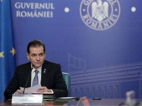 Orban: jóhiszeműségük jeléül a parlamenti képviselők mondjanak le különnyugdíjukról