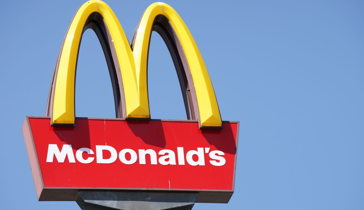 Leváltották a McDonald’s vezérét egy alkalmazottal folytatott szerelmi viszony miatt