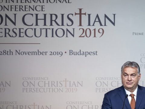 Orbán: Európát csak az mentheti meg, ha visszatalál keresztény identitásához
