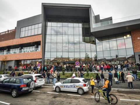 Szén-dioxid szivárgás miatt evakuáltak egy nemrég megnyitott kereskedelmi központot Nagyszebenben