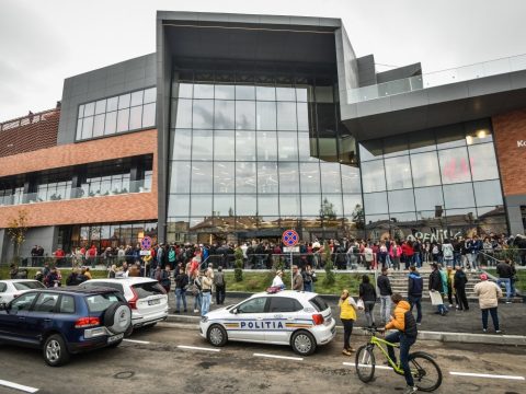 Szén-dioxid szivárgás miatt evakuáltak egy nemrég megnyitott kereskedelmi központot Nagyszebenben