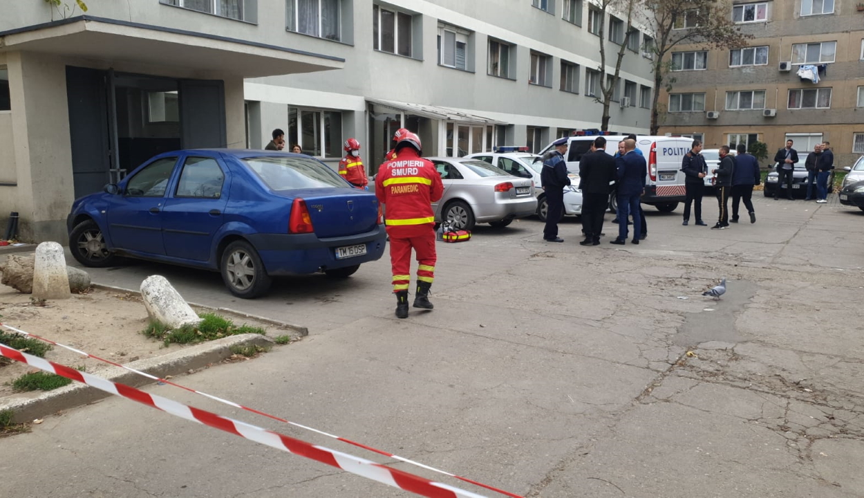 Evakuálnak egy temesvári lakótömböt, miután gyanús körülmények között többen életüket vesztették