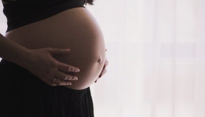 Kínai kutatók szerint nem terjed a vírus várandós anyáról a születendő gyerekre