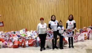 Molnár Enikő táncoktató tanítványai Aréna-beli karácsonyi gálaműsorára élelmiszercsomagban kérte a belépőt és azokat az egyesületnek adományozta