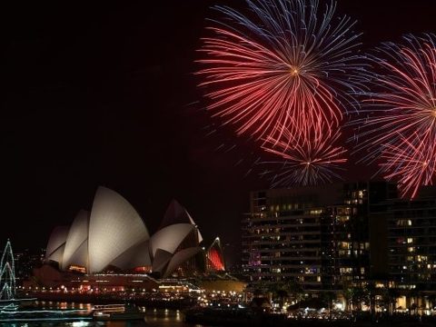 Világszerte tűzijátékkal lépnek át 2020-ba