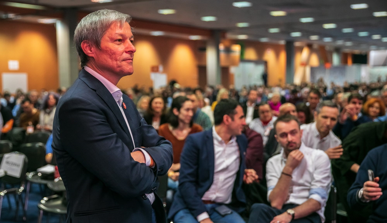 Újraválasztották Dacian Cioloșt a PLUS elnöki tisztségébe
