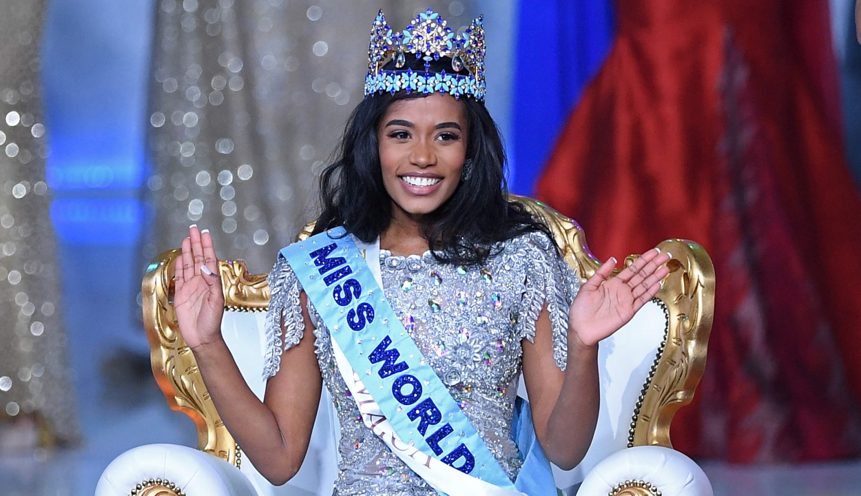 Jamaikai énekesnőt koronáztak meg a Miss World szépségversenyen